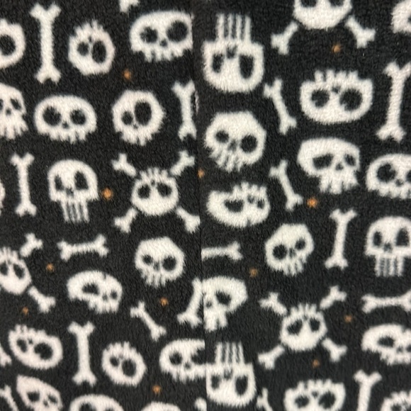 Happy Halloween Poof Skull & Crossbones Zippered Hooded Loungewear PJ Onsie Med - Picture 3 of 12